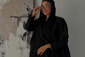 عبايات سوداء