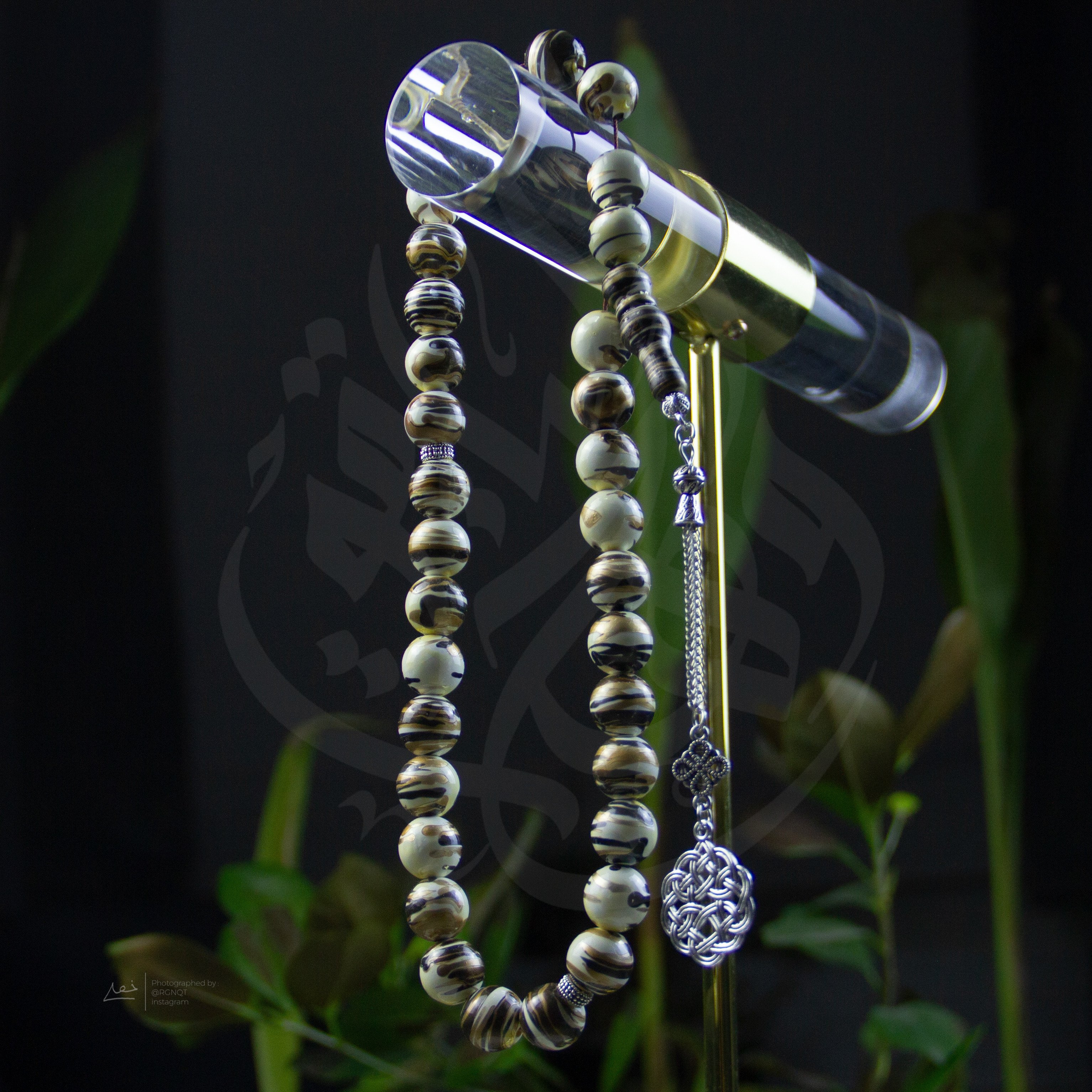 سبح بألوان مرشوشة