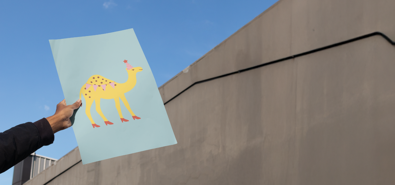 مطبوعات فنية وقطع جدارية مبتكرة من إبداع فنانين