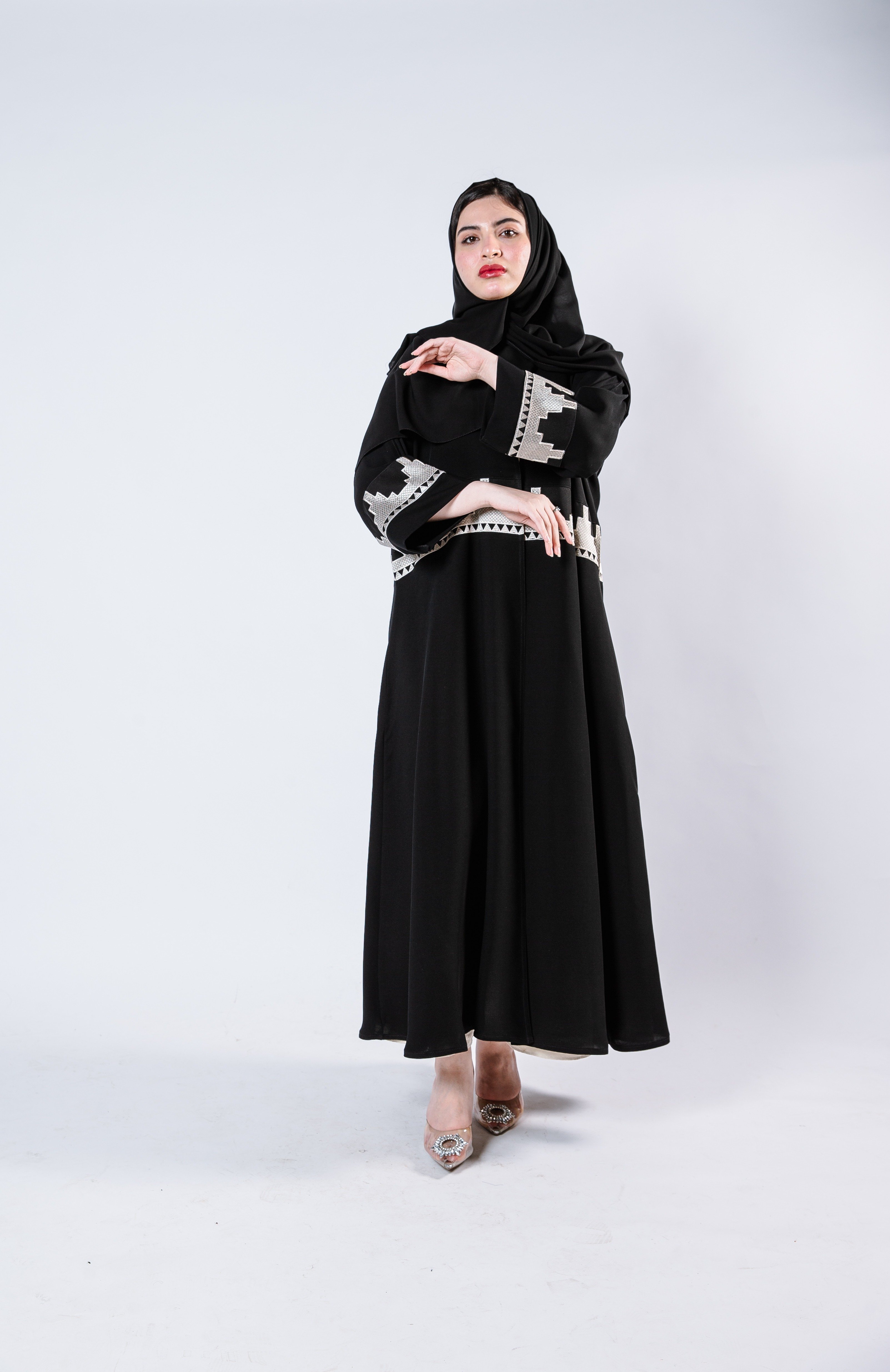 اللوتس للعبايات