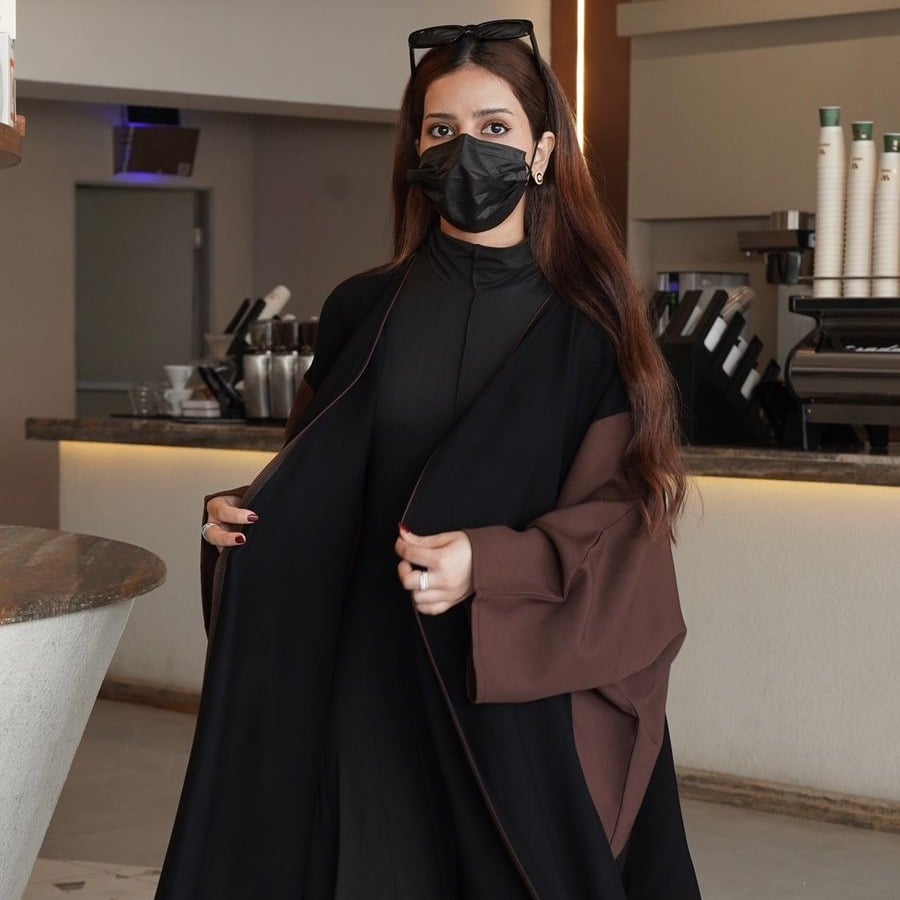 عبايات سوداء image
