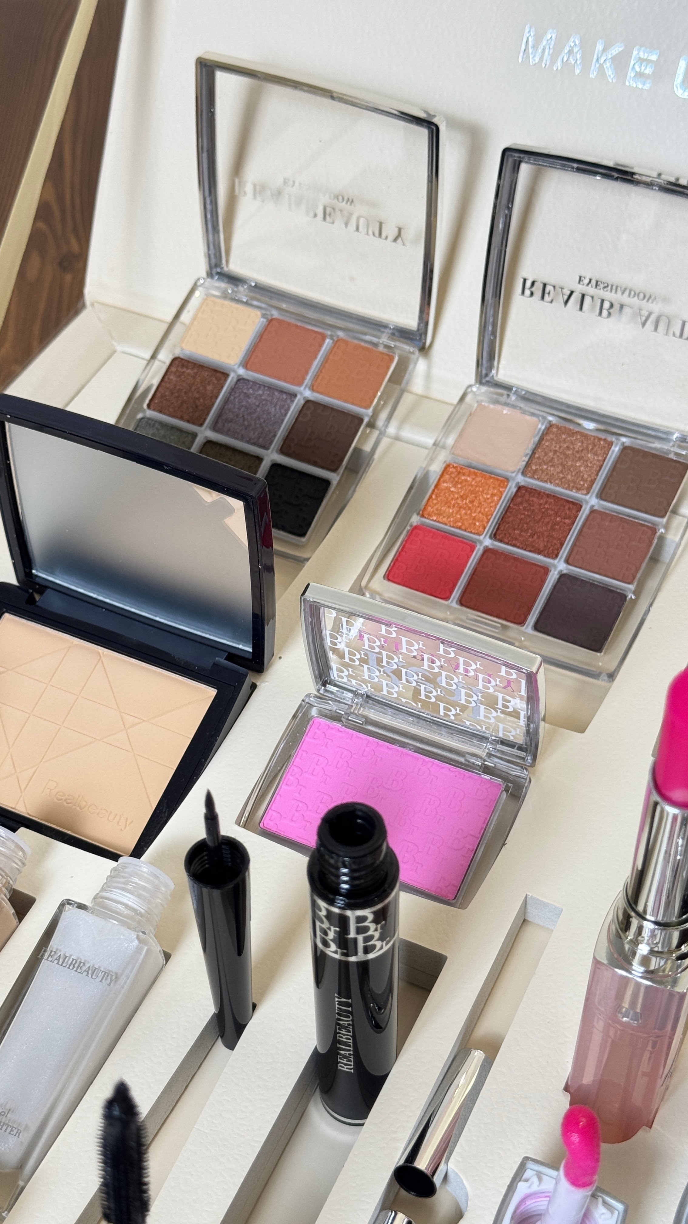 مستوحاه من ديــور