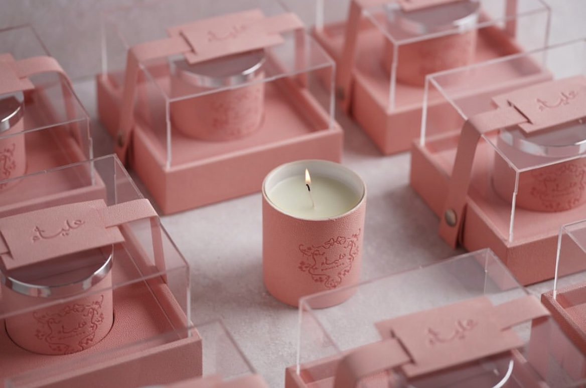 شمعه بتلبيسة جلد+ بوكس اكريليك