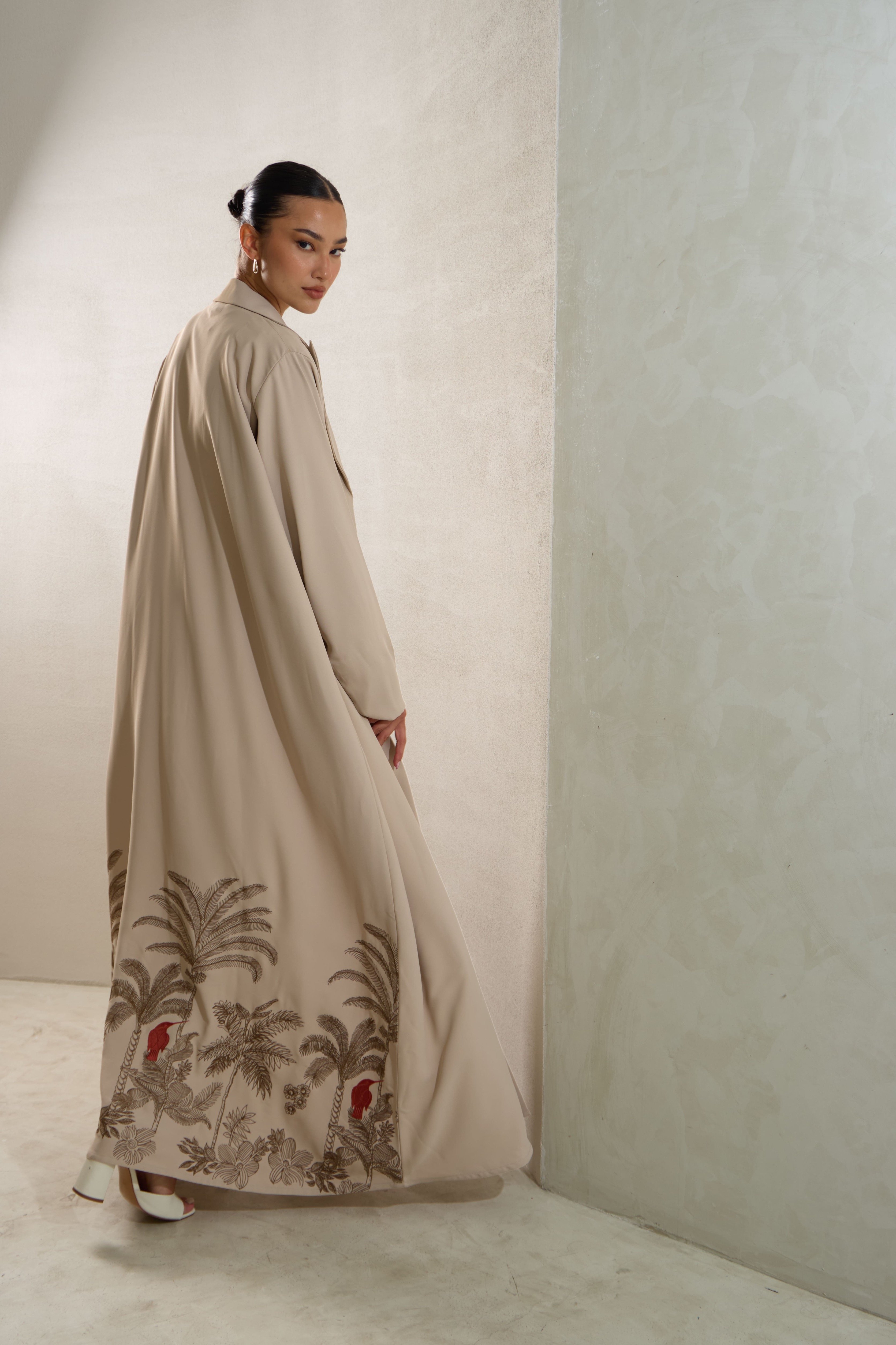 عبايات ملونة