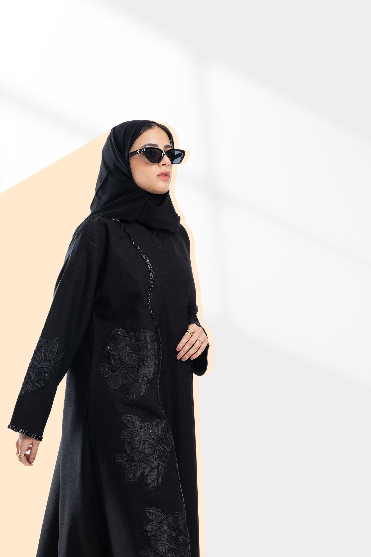 زاهية للعبايات