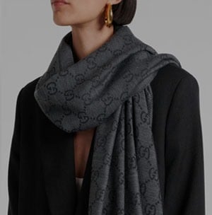 قبعات وأوشحة Scarves & hats