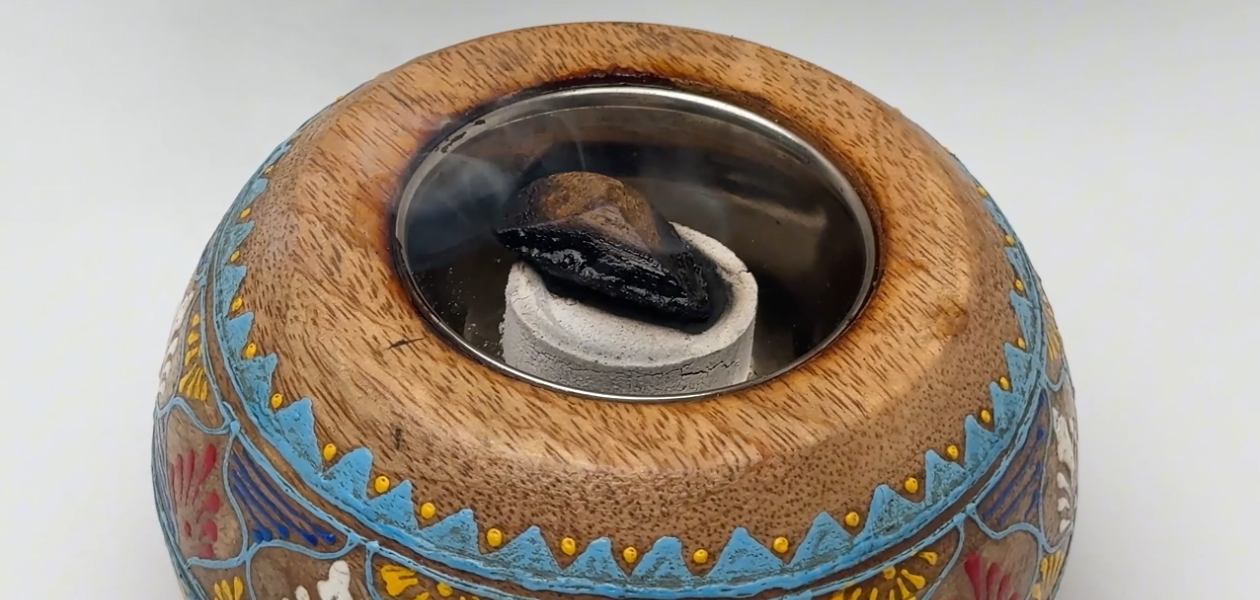 لمار العود