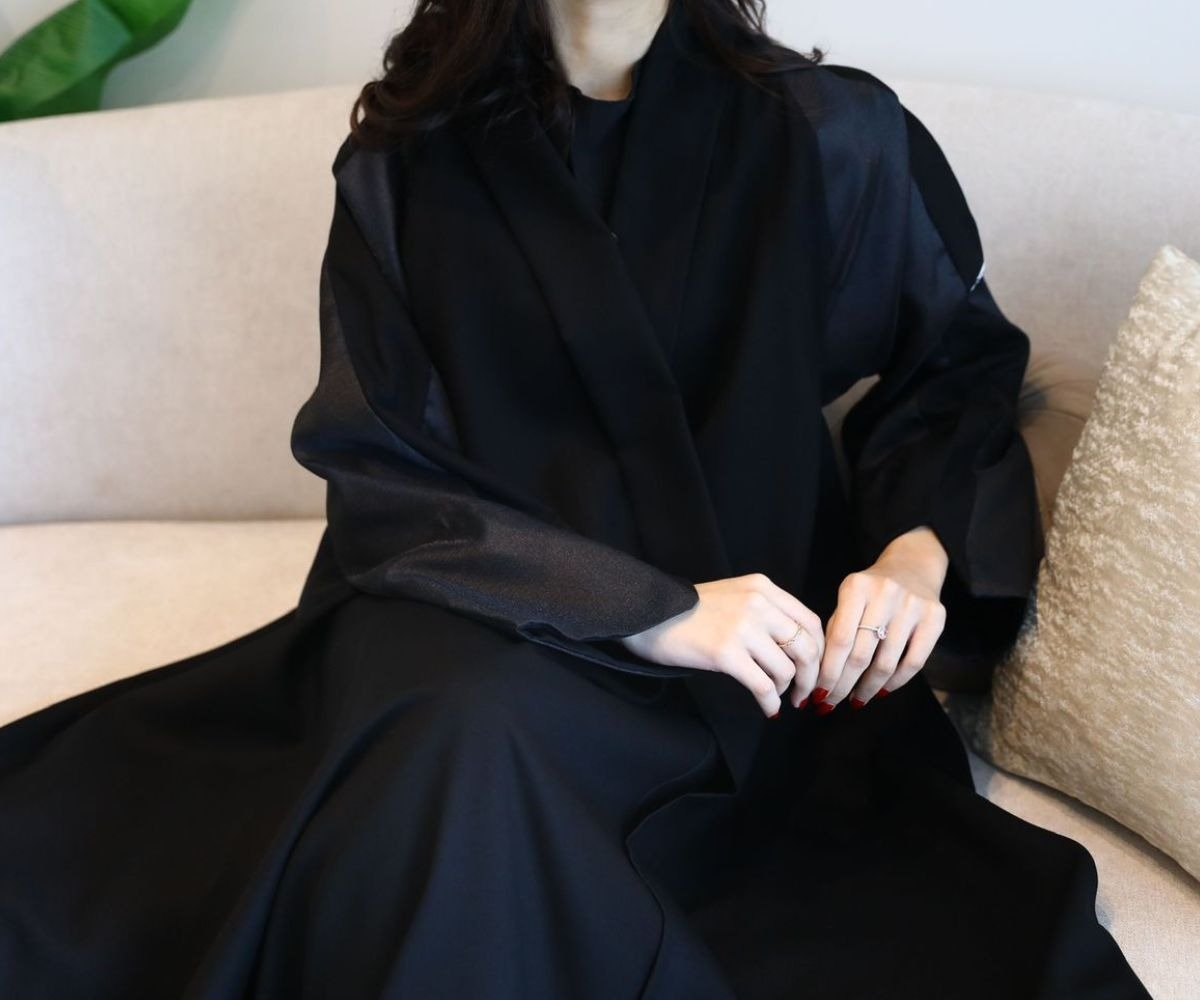 عبايات سادة