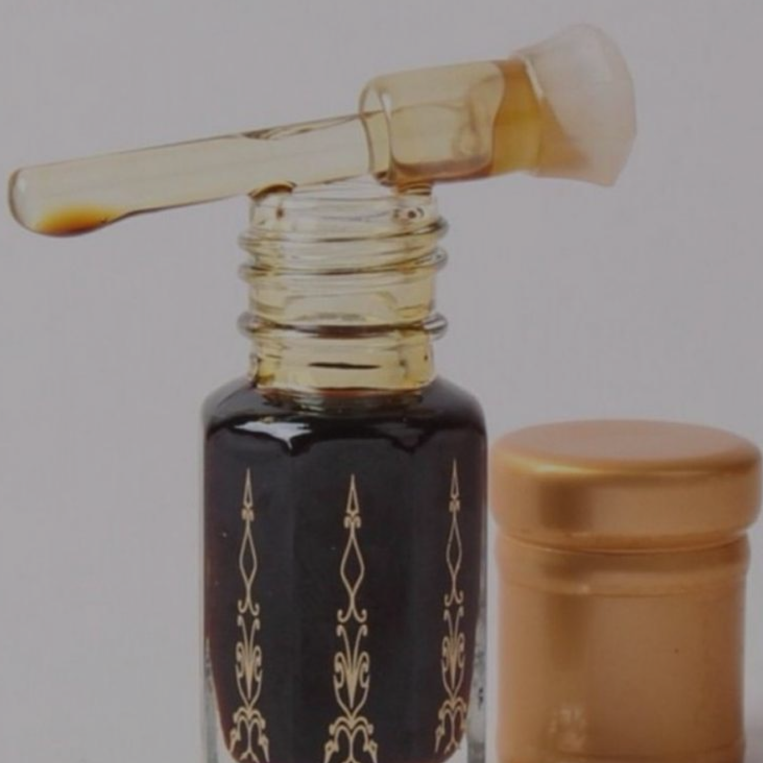 دهن العود image