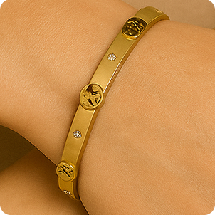 أساور نسائية