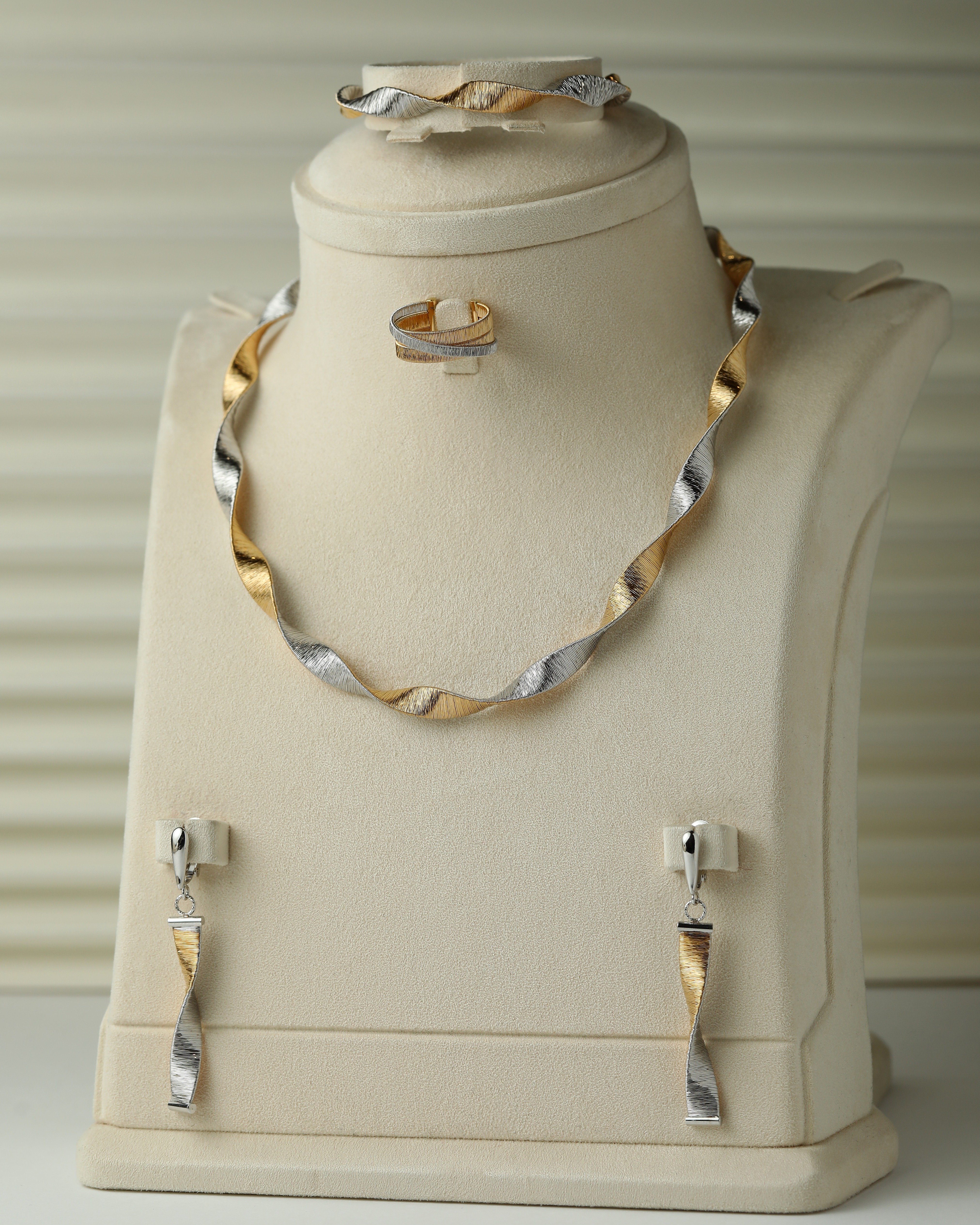 مجموعة اطقم الذهب