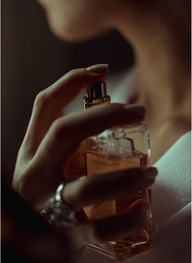 عطر يُلهم.. ويأسر