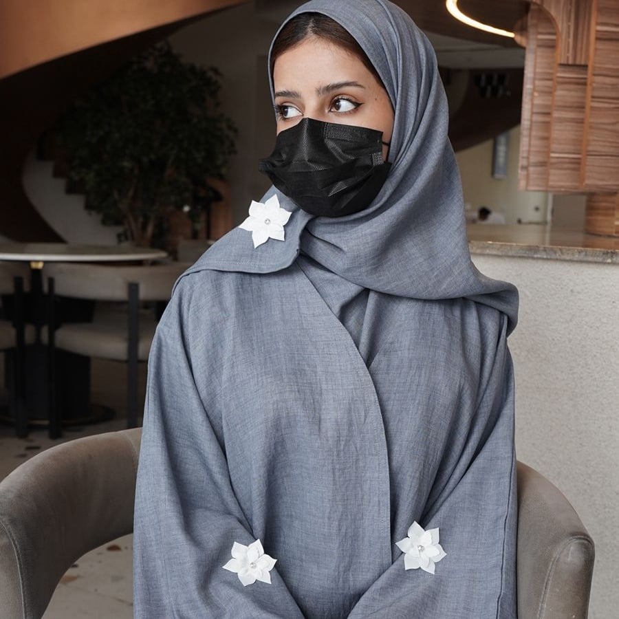عبايات ملونة image