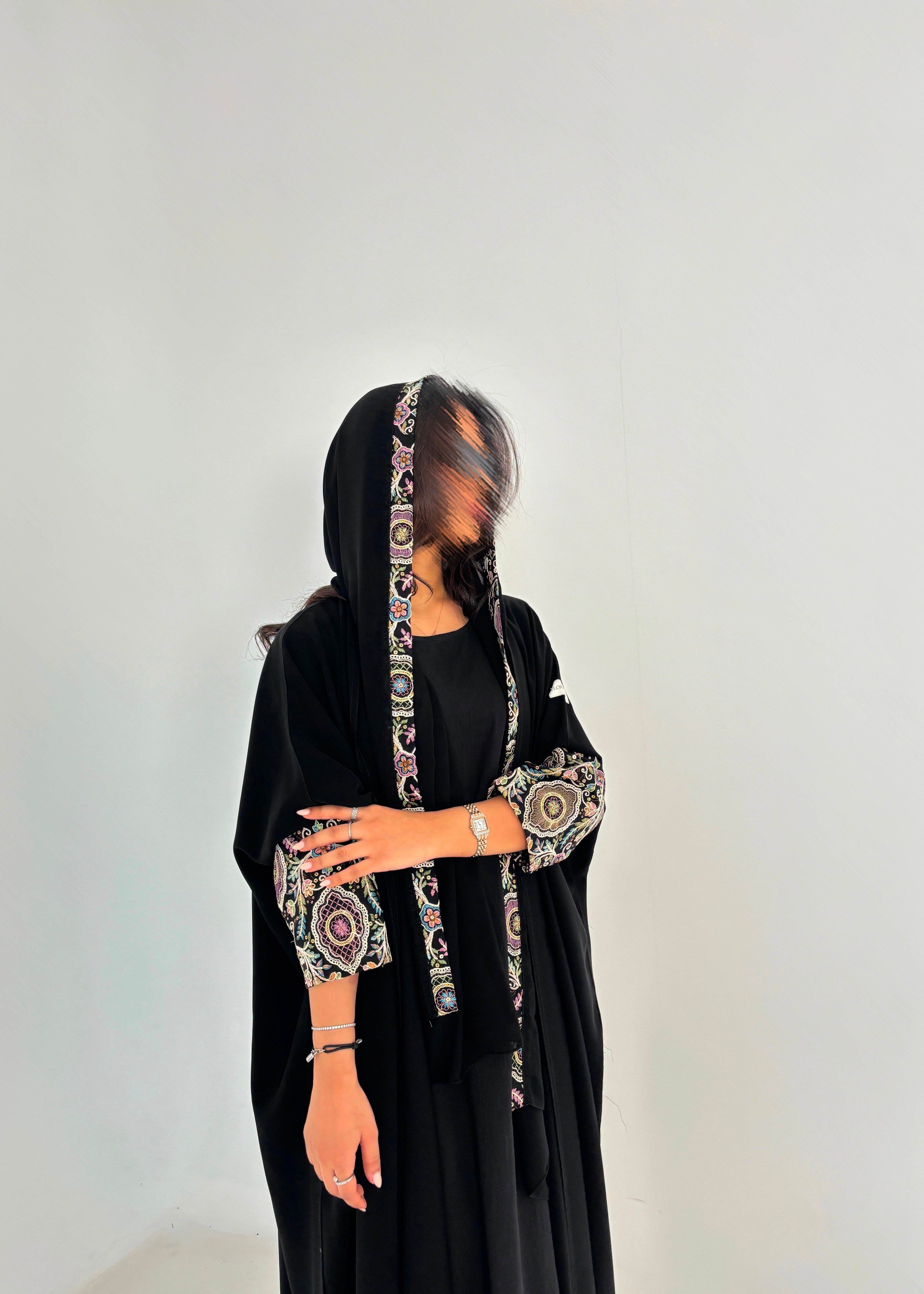 العبايات السوداء