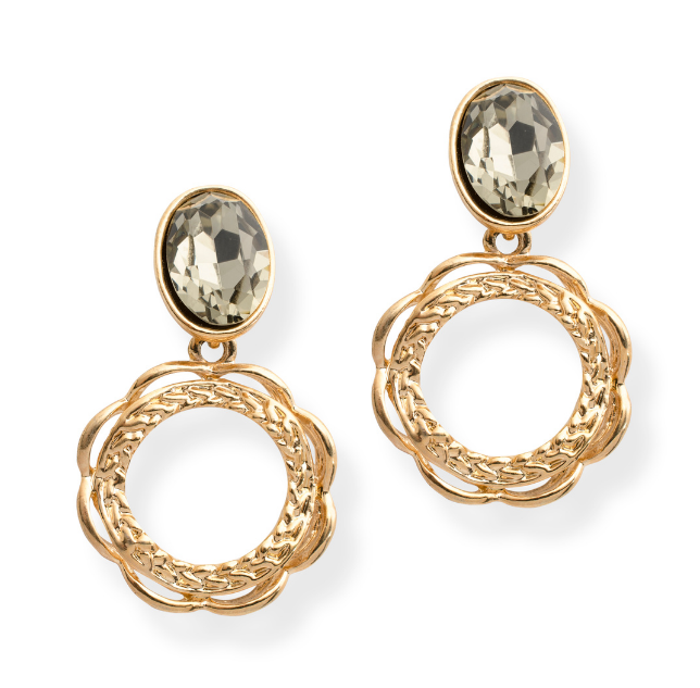 أقراط مرصعة بالألماس