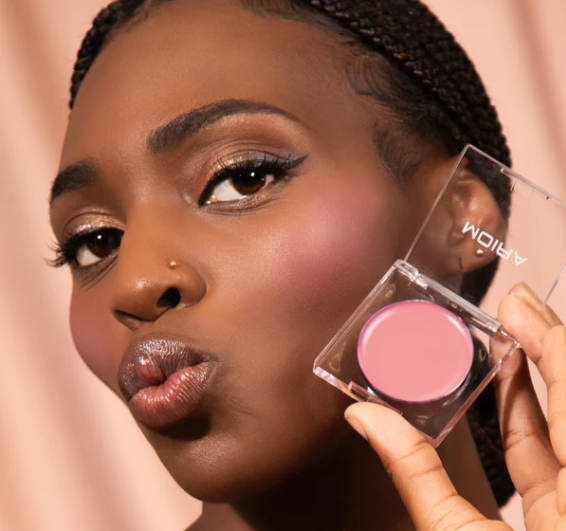 بلاشر كريمي مويرا لإطلالة أنثوية مشرقة كل يوم