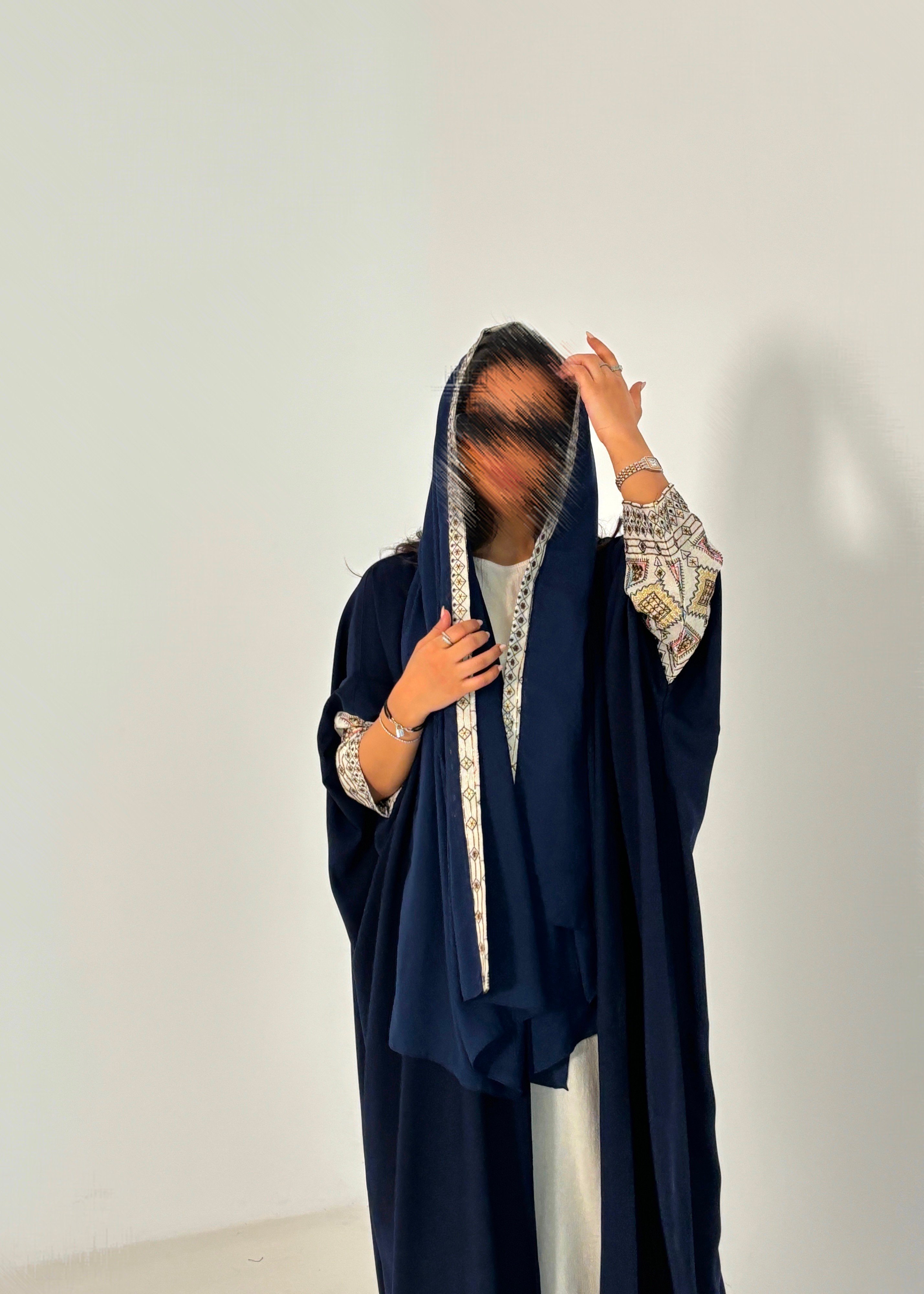 العبايات الملونة