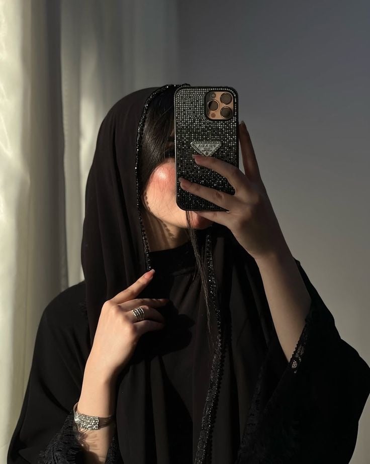 سارة السويري