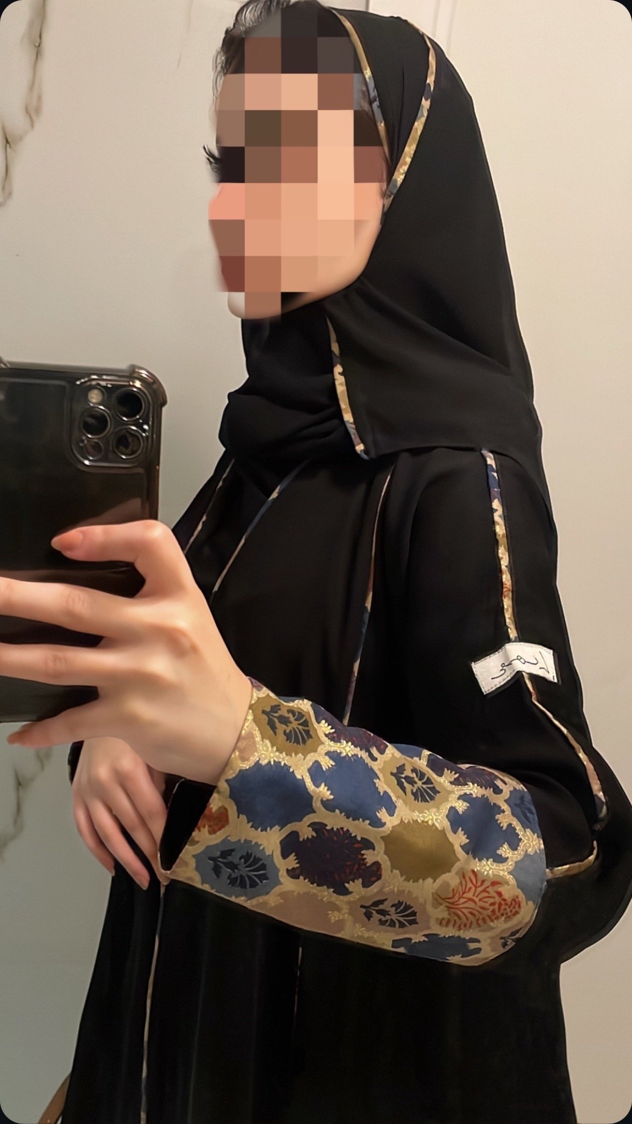 عبايات سوداء