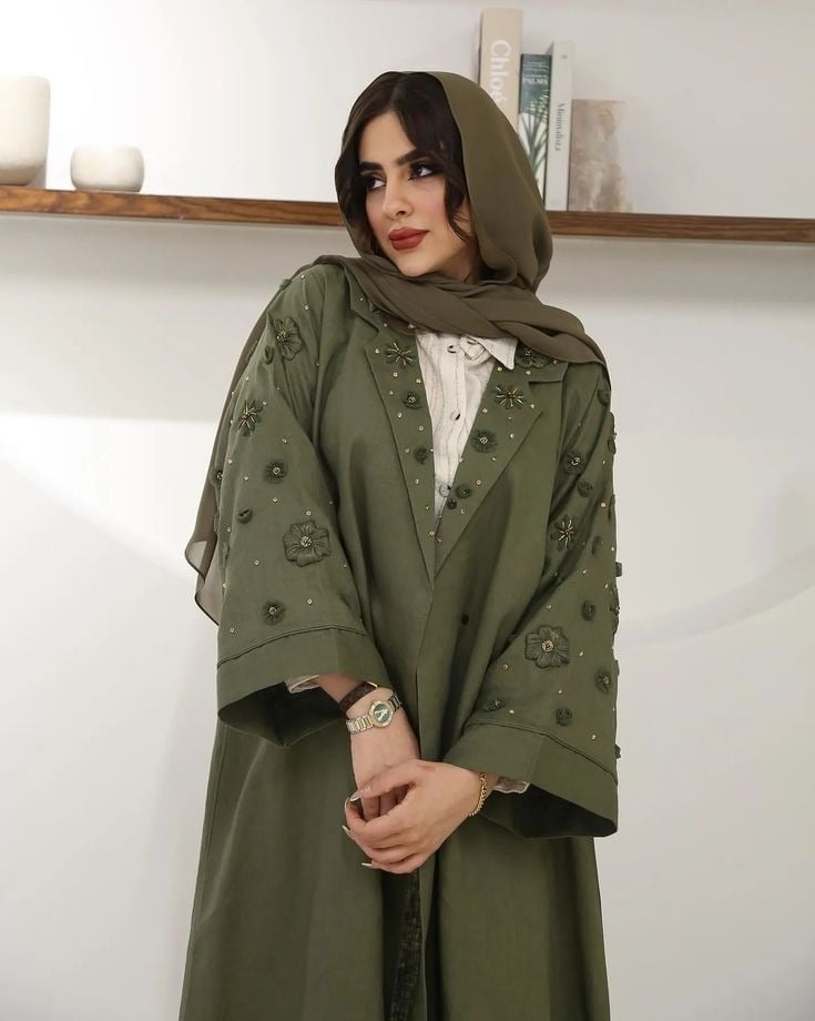  عباياتنا ليست مجرد أزياء، بل تعبير عن هوية وأناقة المرأة الخليجية 
