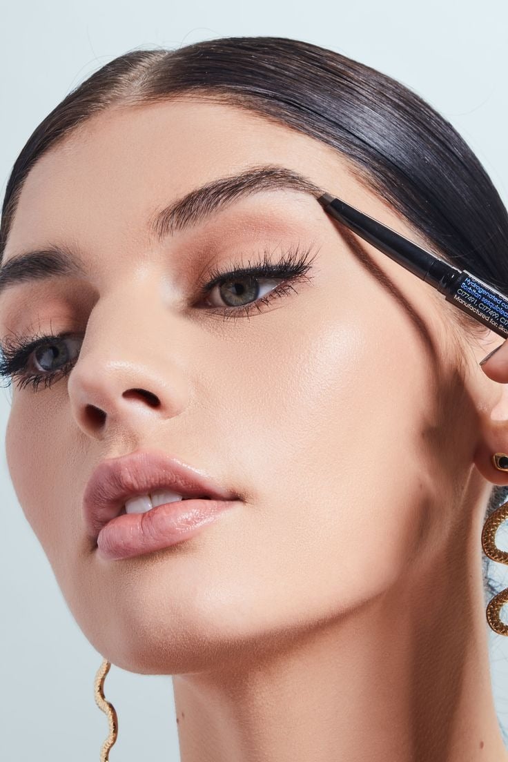 أقلام الحواجب