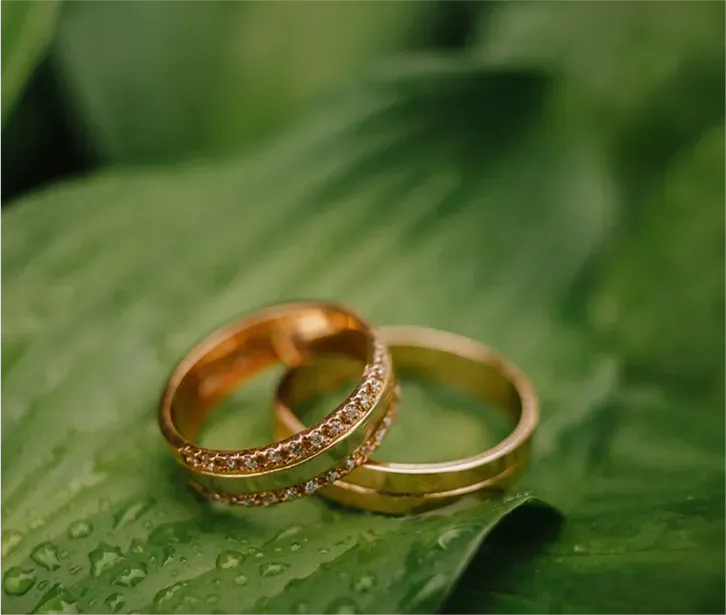 alt-اختاري قرطك من مجموعتنا، وخلّي ستايلك ينطق فخامة.