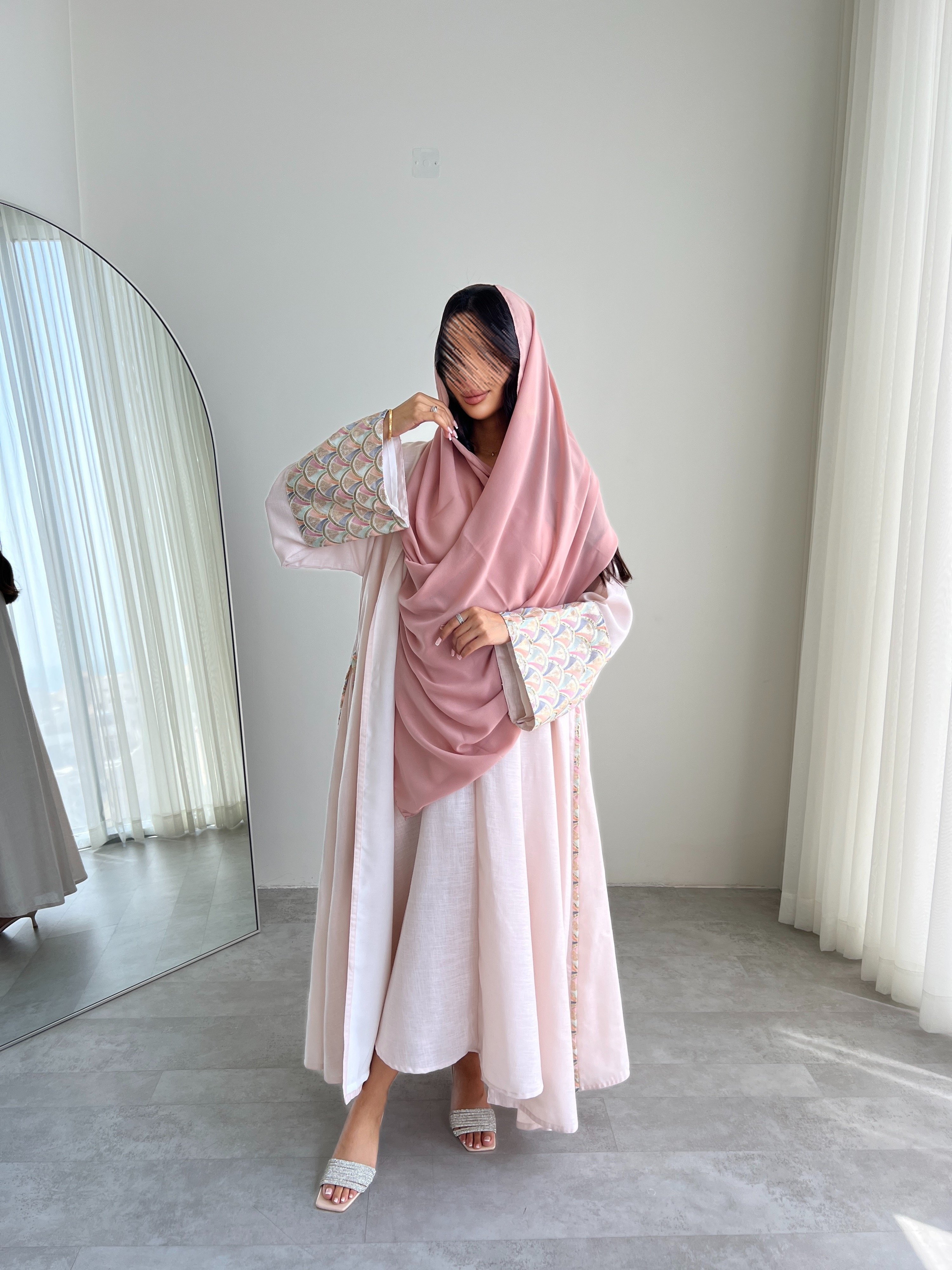 seashell abaya