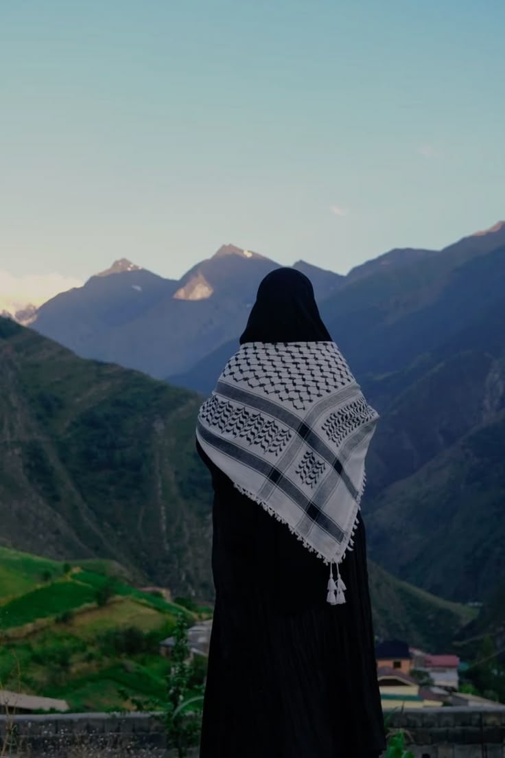 نسرين عبد العزيز