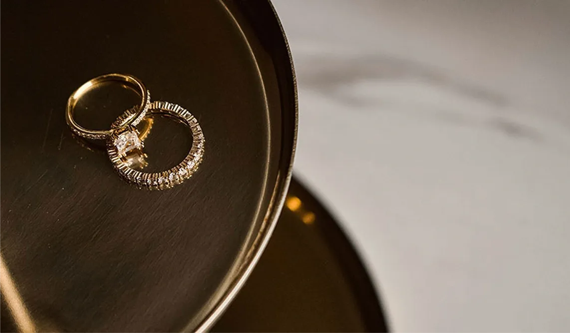 alt-كل خاتم يلمع بفخامة تنشاف من بعيد، ويترك انطباع ما ينسى.