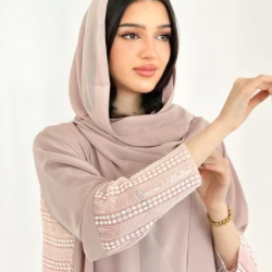 عبايات ملونة