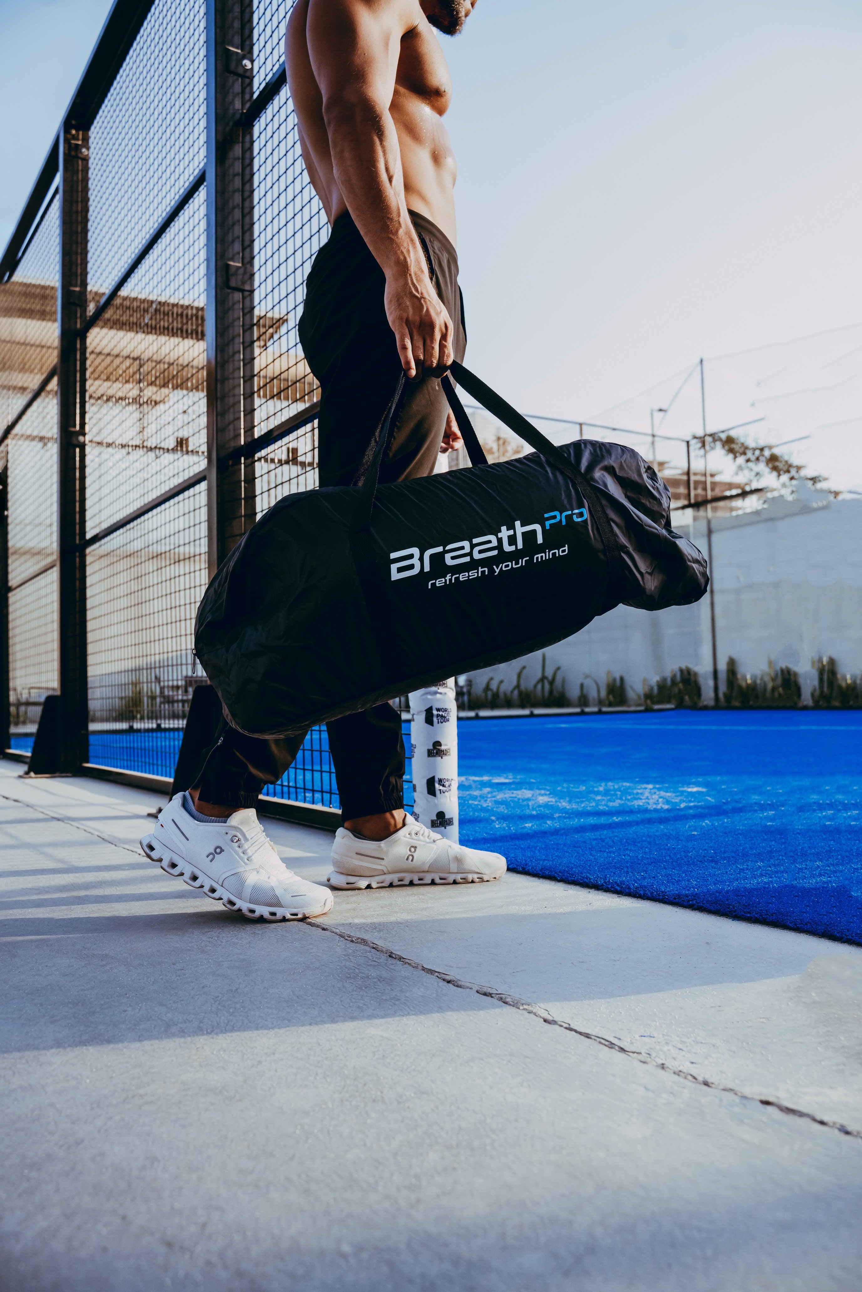 شنطة بداخلها مغطس الثلج