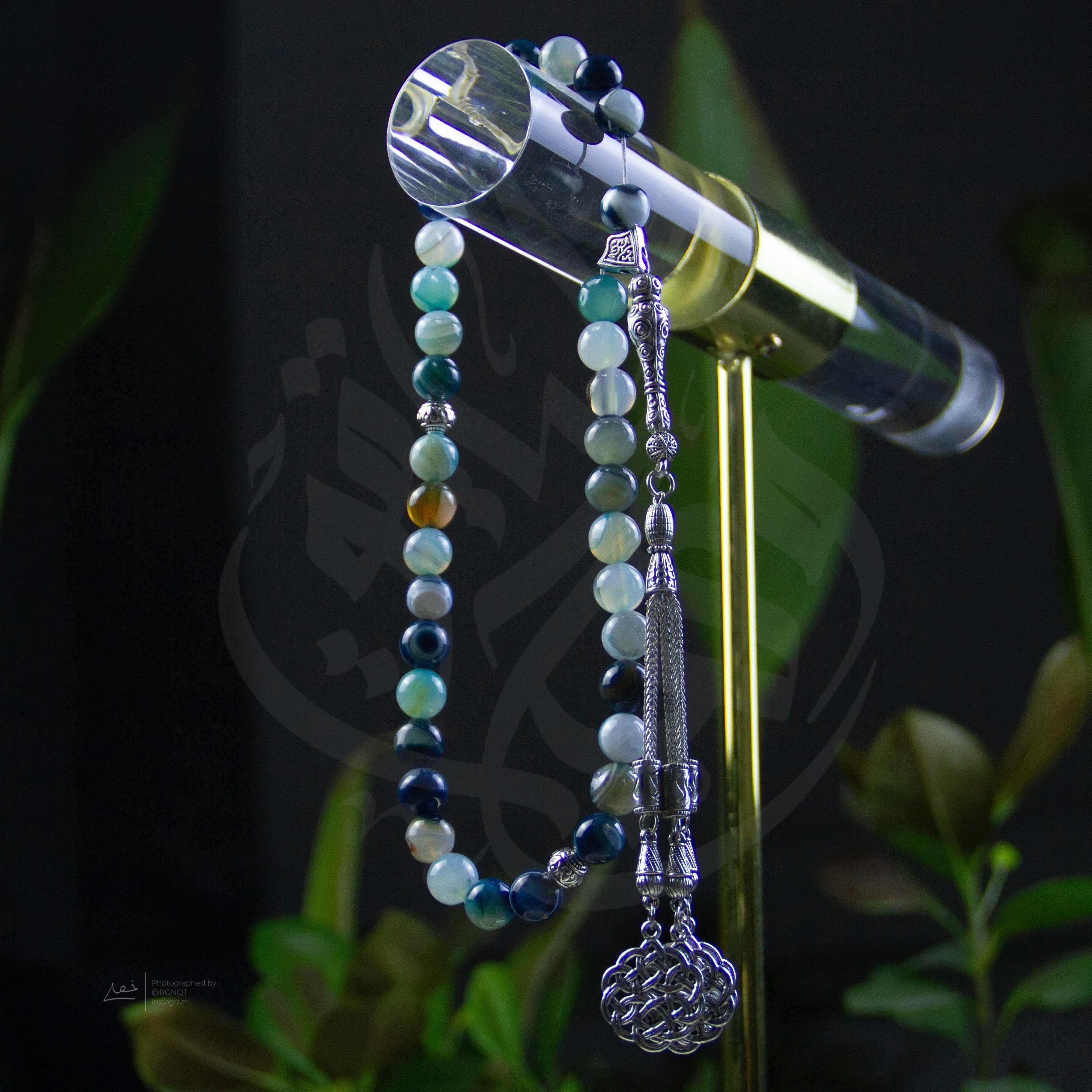 سبح أشباه الحجر الطبيعي