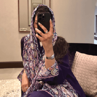 عبايات ملونة