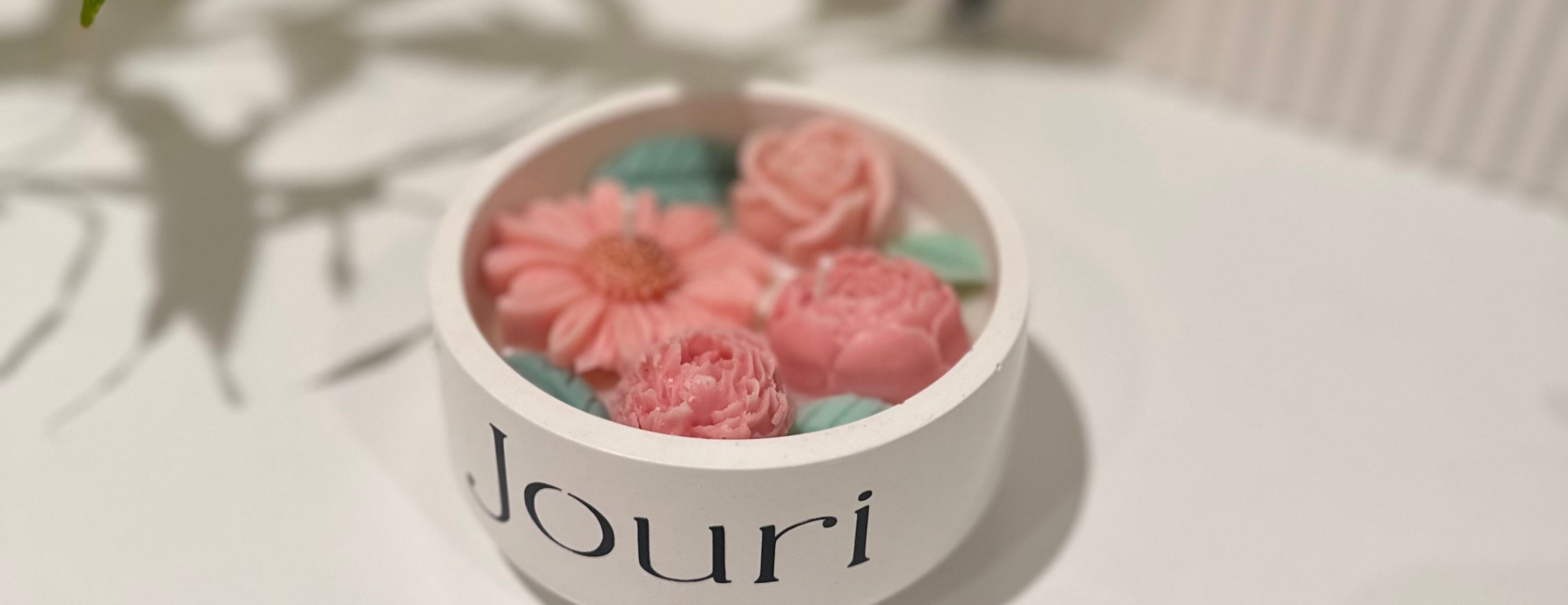 R.art&candles image-slider-0