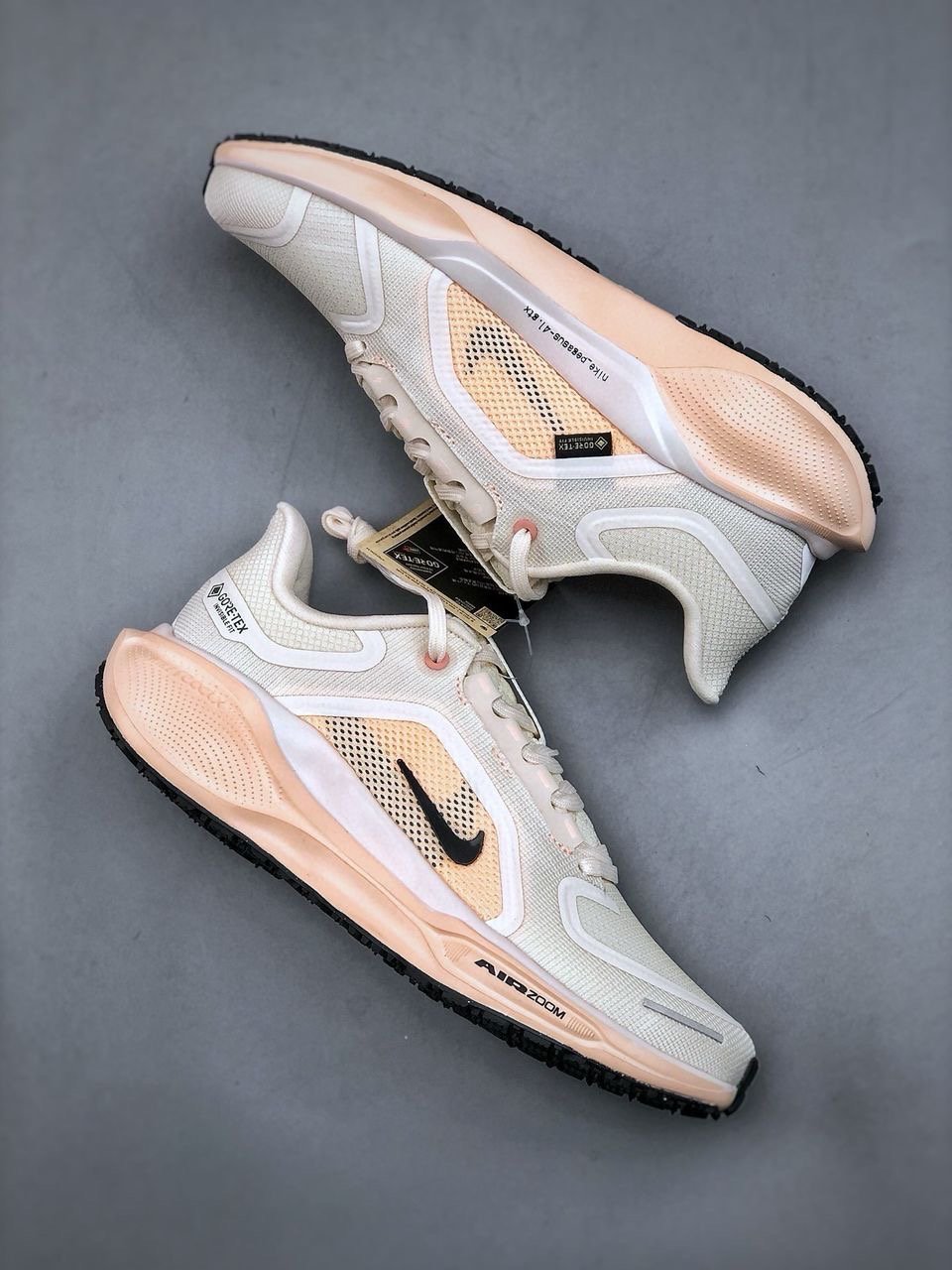 أحذية رياضية