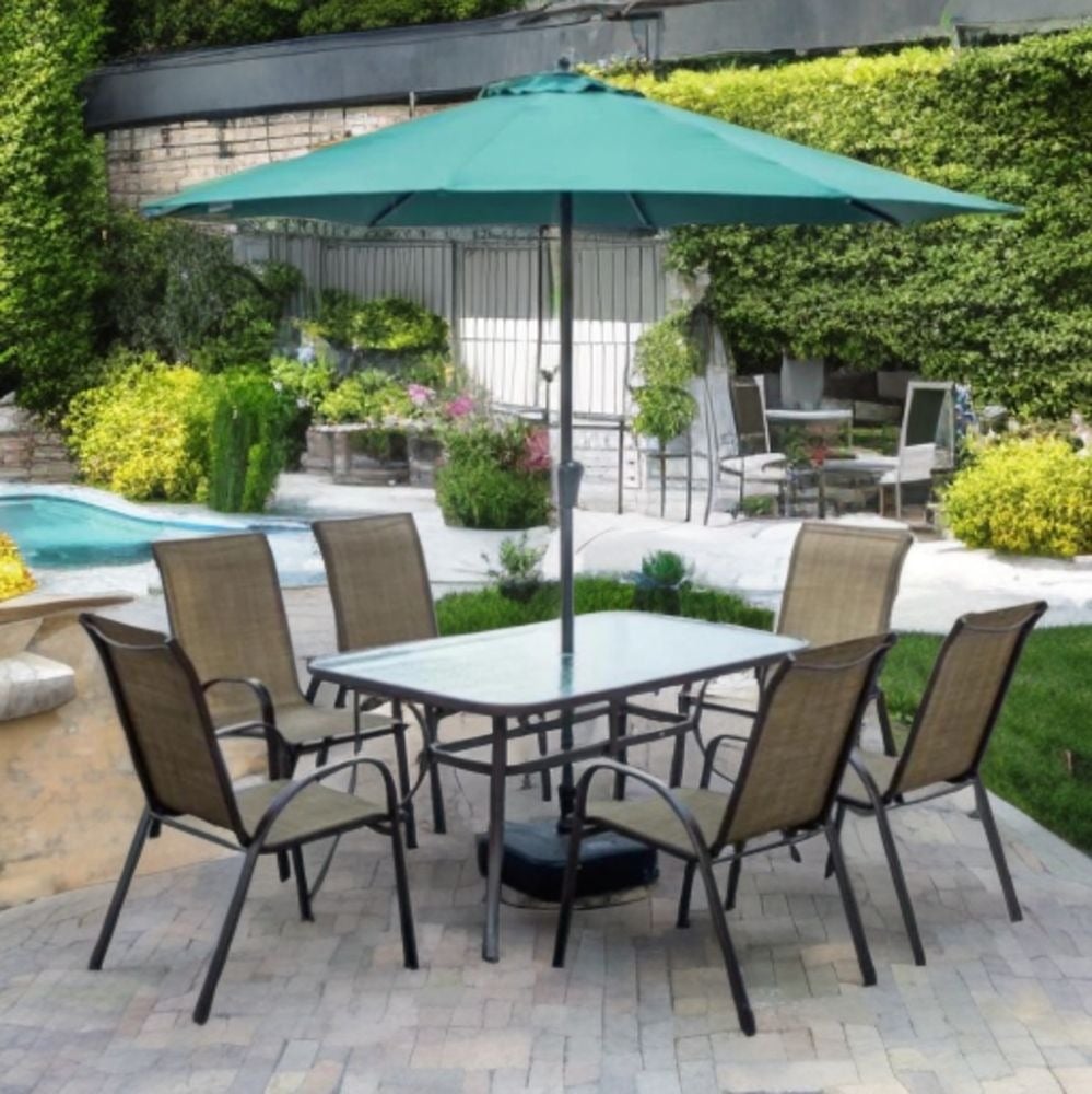 طاولات الجلسات الخارجية