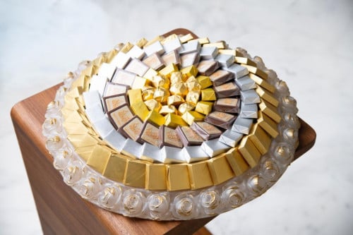 صينية شوكولاته 1300 جرام على طبق  ريزان فاخر