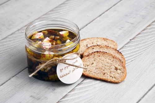 جبن حلوم مع الطماطم المجففة