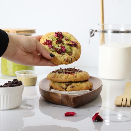 كوكيز بالفستق والتوت الأحمر