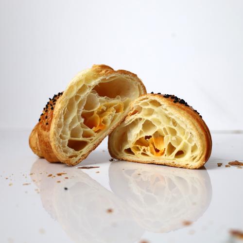 كرواسون جبن تشيدر أصفر