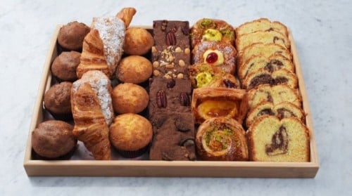 سلة المخبوزات الحلوة الوسط