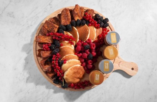 بلاتير البانكيك و الفرينش توست مع الفواكه