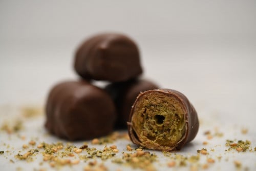 بقلاوة بحشوة الزعتر مغطسة بالشوكولاته