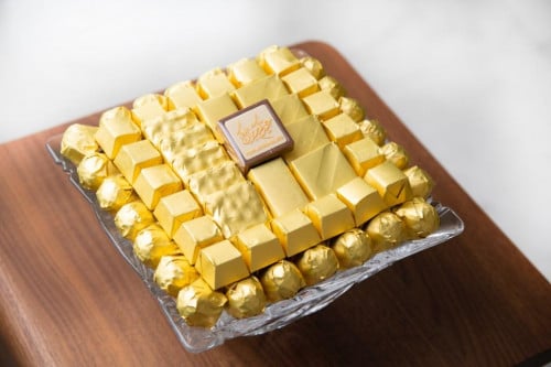 صينية شوكولاته 800 جرام على طبق مربع كريستال فاخر