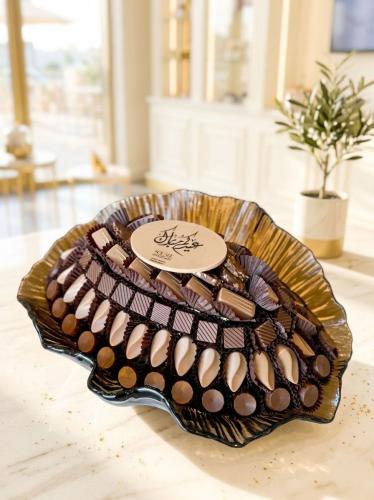 صينية شوكلاتة مكشوفة لون بني
