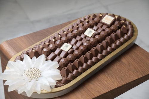 صينية شوكولاته 2200 جرام على طبق  ريزان فاخر