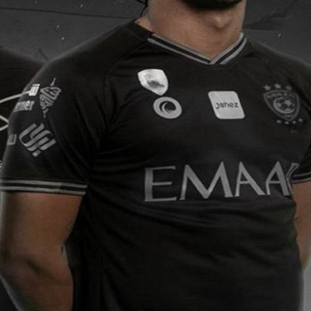 بالصور الهلال يعلن زيه الأسود الثالث كورة