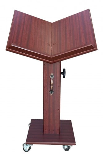 حامل مصحف خشبي وسط كفرات