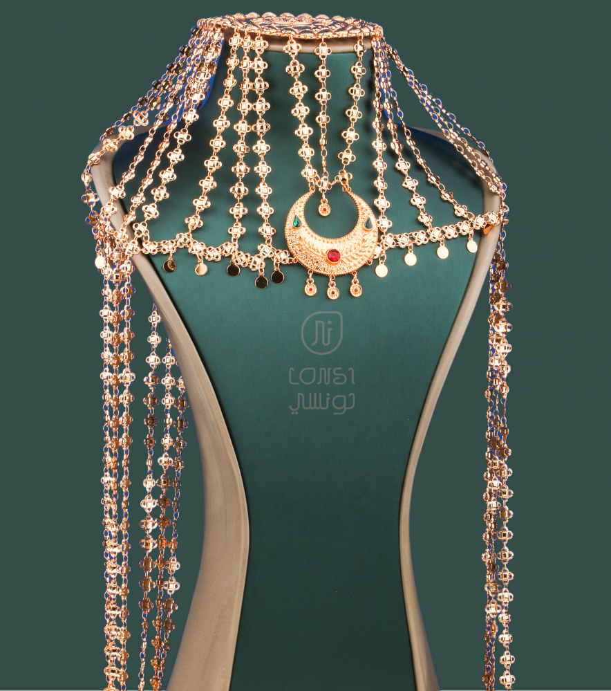 هامه اماراتي طويله مطليه بالذهب