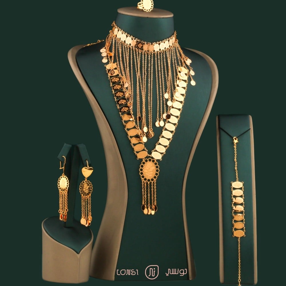 كولكشن كبير مطلي بالذهب